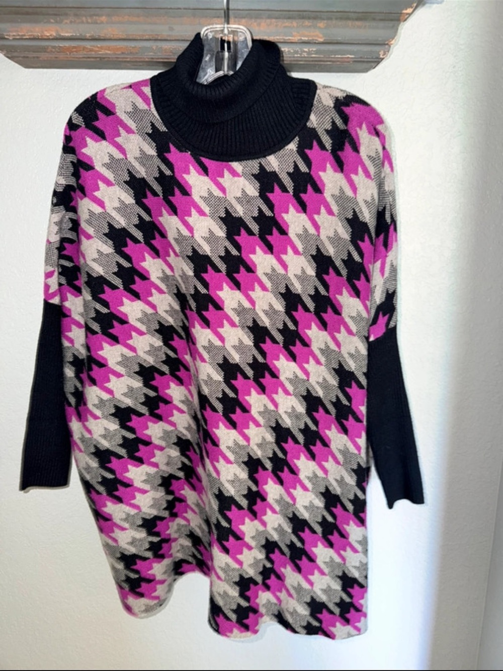Joseph A. Black & Pink Houndstooth Turtleneck Sweater Dolman